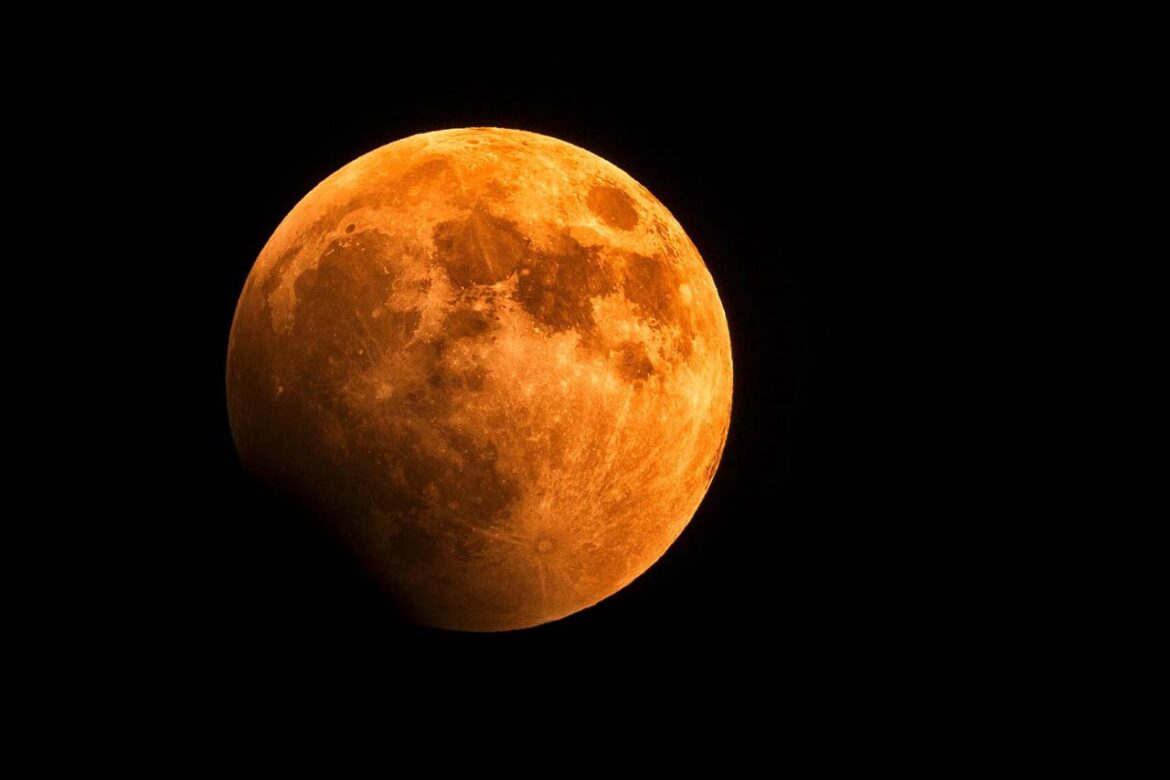25-09-08 LUNA Luna de sangre